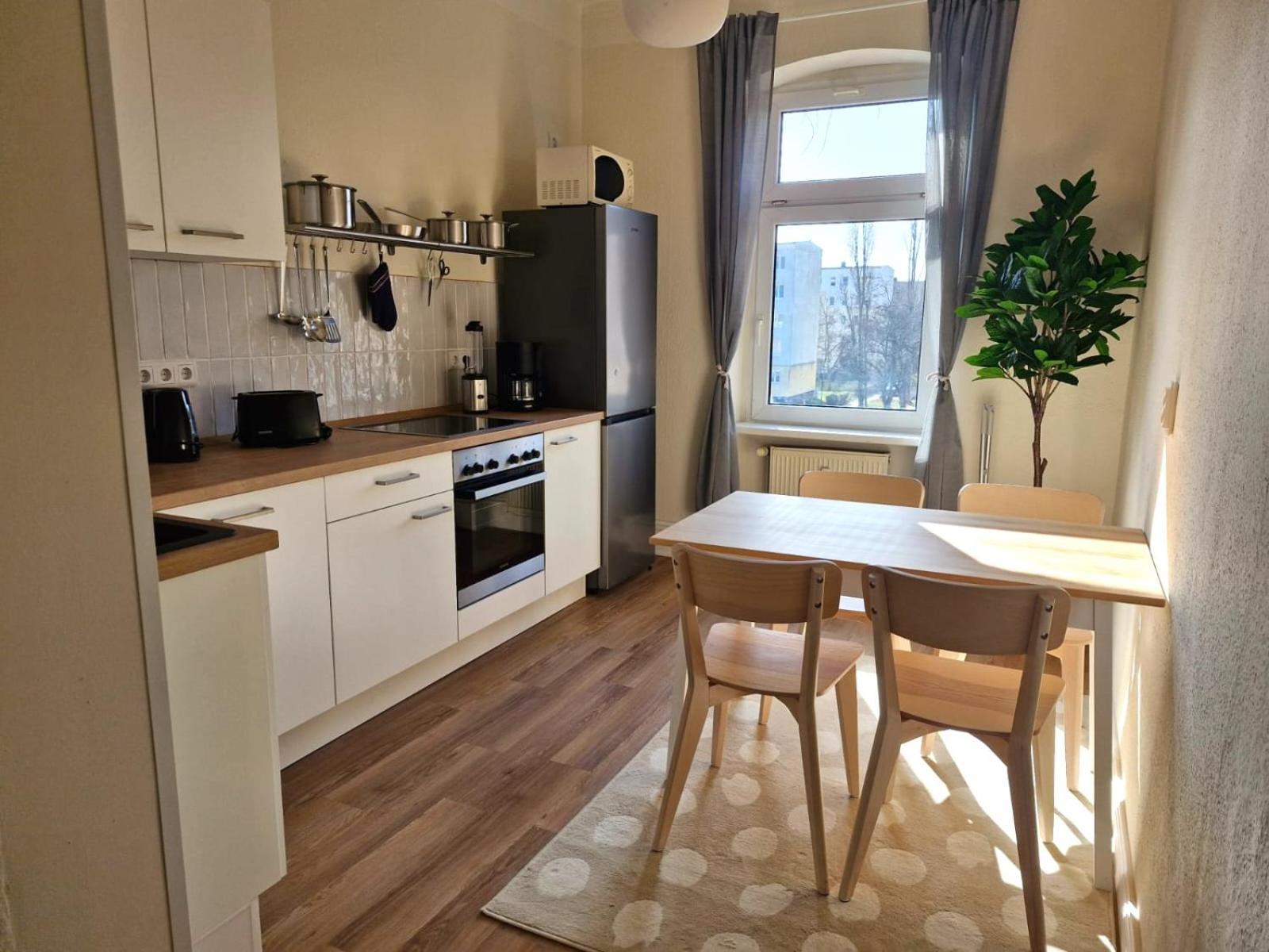 Grossraum-Apartments Mit 2Sz, Wz, Kueche, Smart-Tv, Parken, Etc Erfurt Room photo
